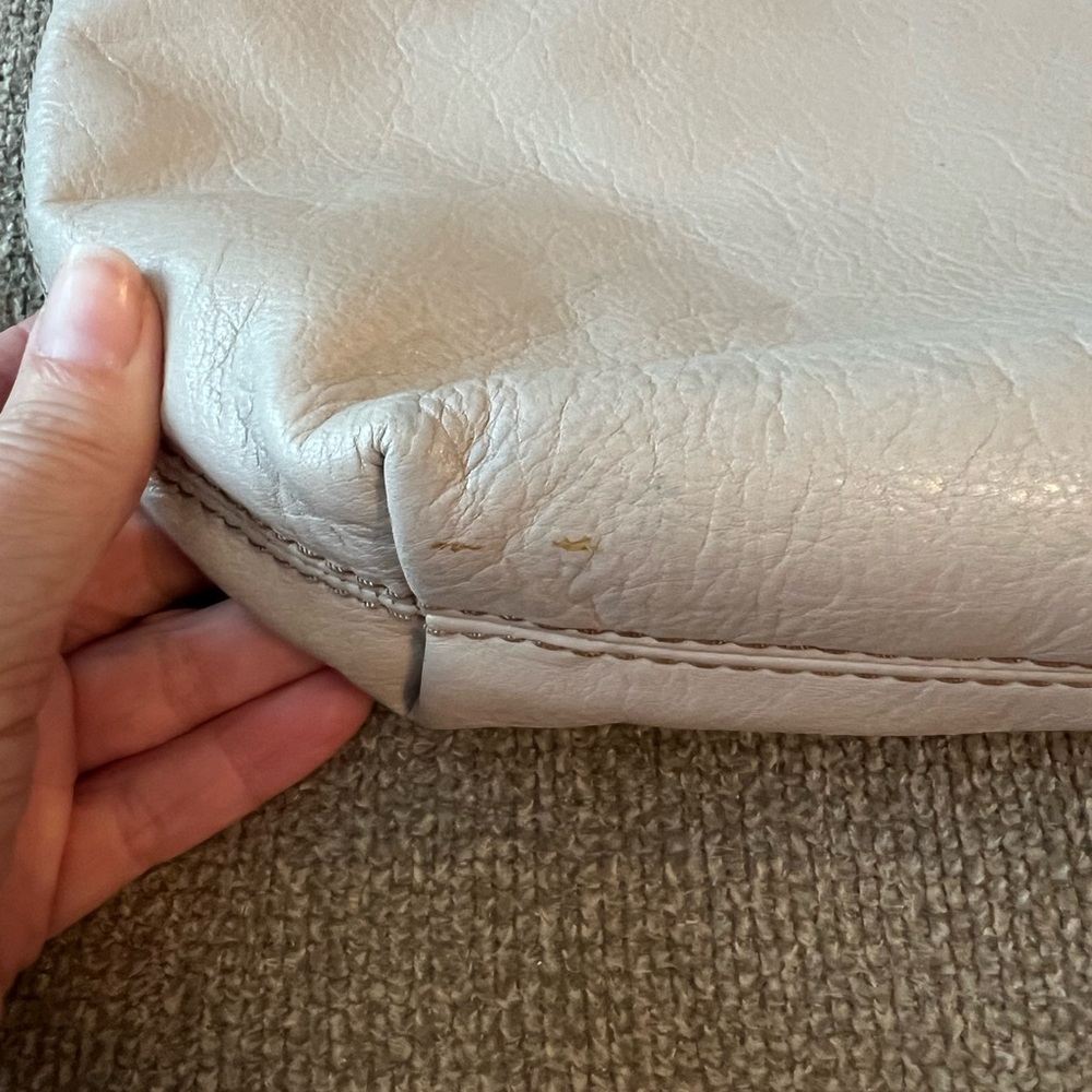 Michael Kors Leather Bag w/ gold accents - Picture 5 of 16